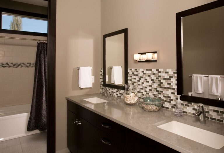 Small Bathroom Backsplash Ideas: Maximizing Style and Function
